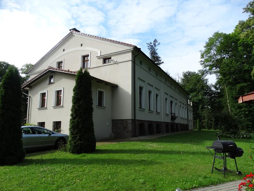 Barnowiec klasycystyczny pałac Puttkamerów « Zamki Rotmanka